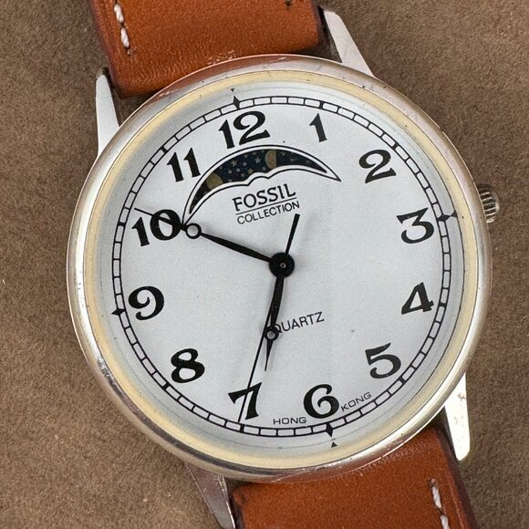 Vintage Very early 80’s Fossil Collection Moon Phase Watch - Picture 2 of 9
